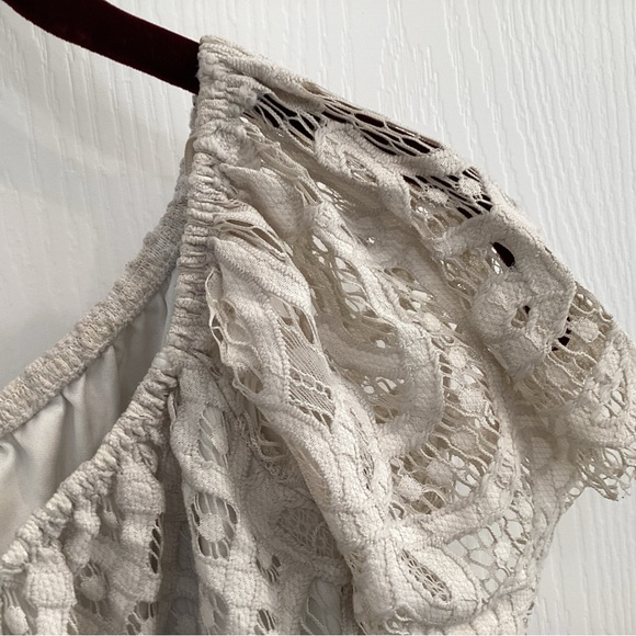 Express Beige Lace Blouse - Picture 4 of 9